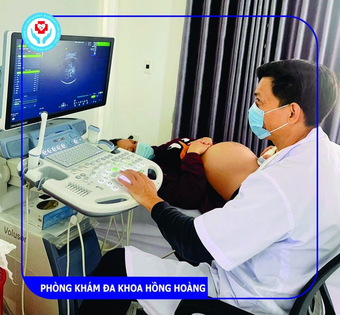 Hình ảnh đội ngũ y bác sĩ chuyên nghiệp tại Hồng Hoàng