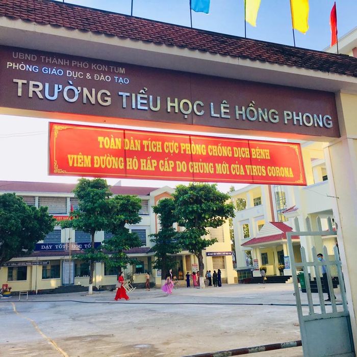Khuôn viên xanh - sạch - đẹp của Trường Tiểu học Lê Hồng Phong