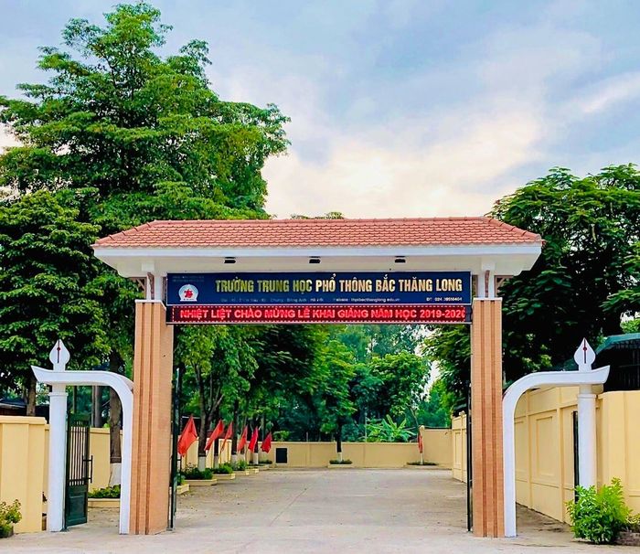 Toàn cảnh khuôn viên xanh mát THPT Bắc Thăng Long