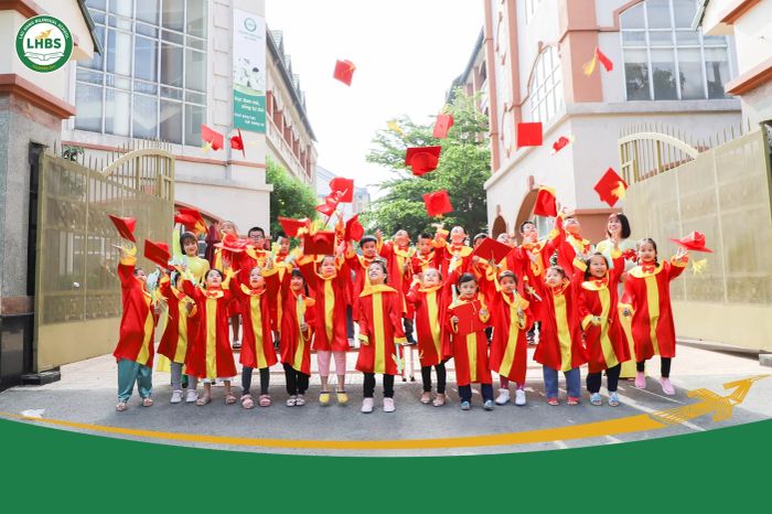 Trường Song Ngữ Lạc Hồng hình ảnh 2