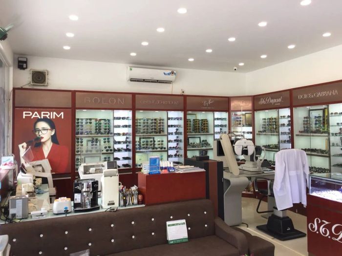 Hình ảnh không gian trưng bày ấn tượng tại Kính Mắt Đồng Hồ Quang Minh