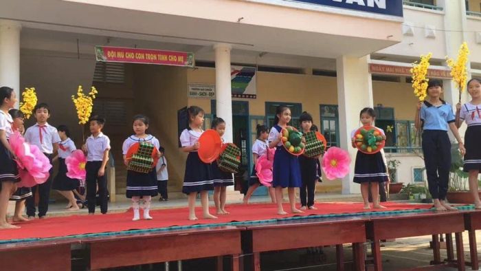 Khuôn viên xanh mát Trường Tiểu học Ngô Thì Nhậm (Ảnh 2)