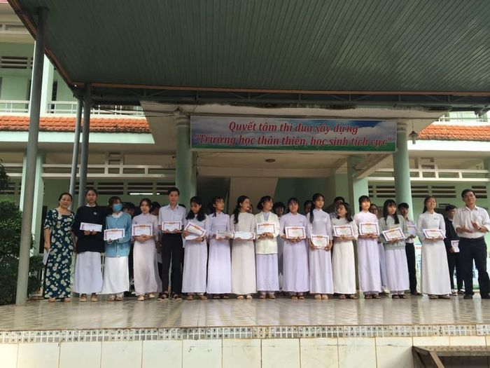 Góc nhìn toàn cảnh Trường THPT Thị Xã Bình Long