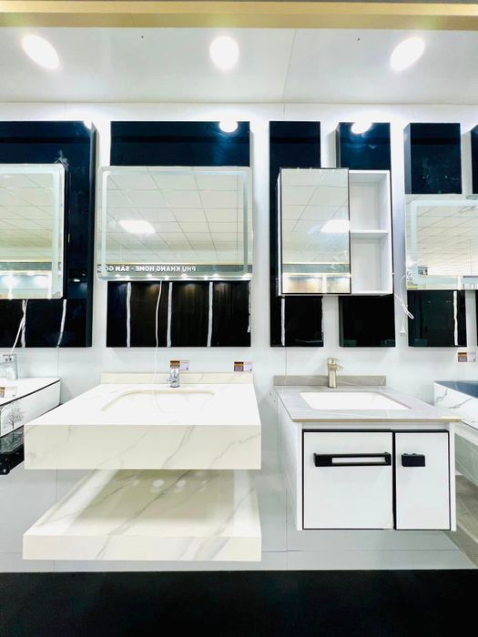 Góc trưng bày tinh tế với đa dạng sản phẩm tại Phú Khang Home