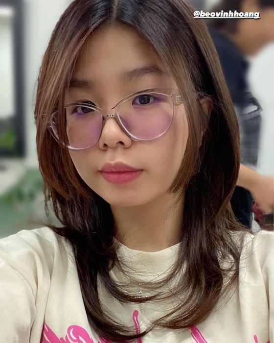 Là một trong những salon uy tín lâu năm tại Đà Nẵng, <strong>Hair Salon Beo Vĩnh Hoàng</strong> luôn mang đến cho khách hàng những dịch vụ chất lượng cao như cắt, uốn, nhuộm, phục hồi tóc hư tổn,... Đặc biệt, đây là nơi có cây kéo vàng đầu tiên tại Đà Nẵng. Với sự nhiệt tình và chu đáo, salon đã trở thành lựa chọn tin cậy của nhiều khách hàng yêu thích làm tóc.