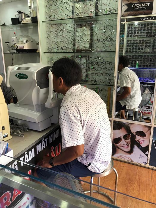 Bộ sưu tập kính mắt đa dạng tại Mắt Kính Trân Châu