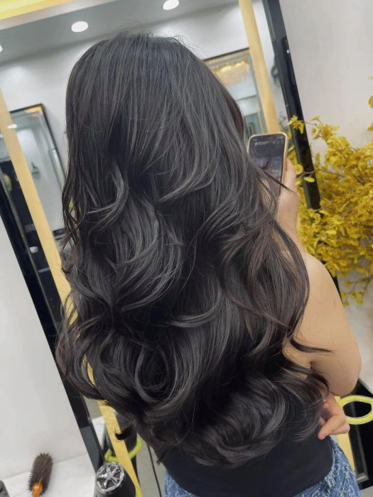 Không gian hiện đại tại Hoàng Bách Hair Salon & Academy - Nơi sáng tạo nên những kiểu tóc nghệ thuật
