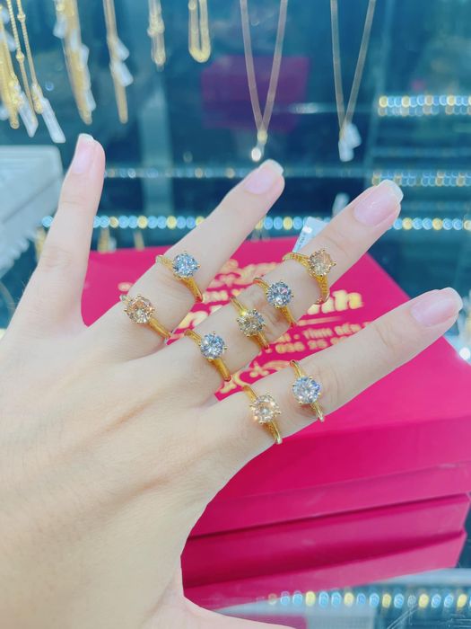 Không gian trưng bày trang sức cao cấp tại Tiệm Vàng Oanh Oanh