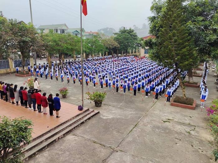 Góc nhìn từ trên cao về khuôn viên xanh mát của Trường THCS Him Lam