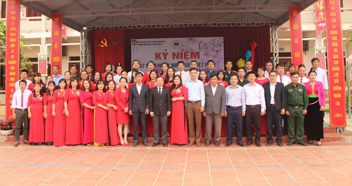 Hình ảnh đầu tiên về Trường THCS Pom Lót - ngôi trường xanh-sạch-đẹp với cơ sở vật chất hiện đại