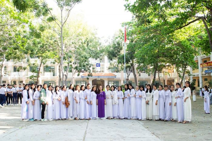 Trường THPT Tháp Chàm - Hình ảnh 2