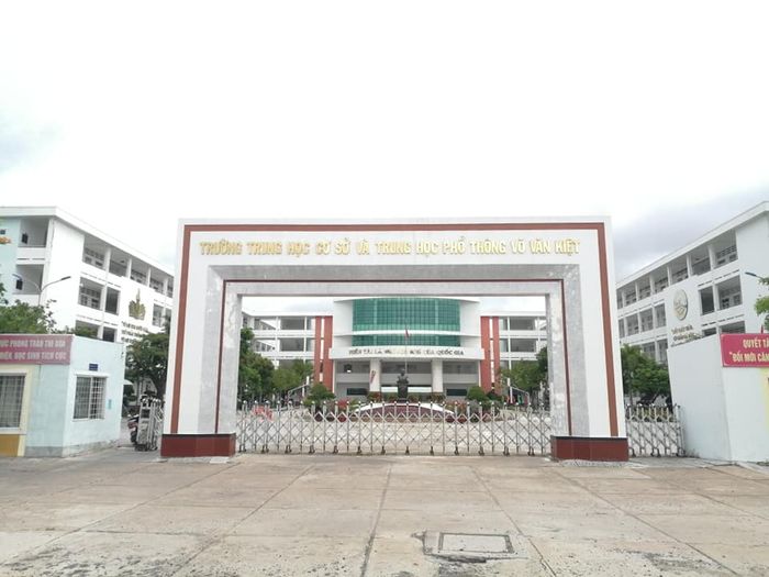 Hình ảnh Trường THCS và THPT Võ Văn Kiệt – Cảnh đẹp