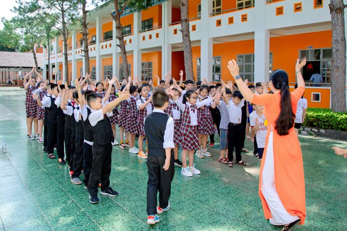 Không gian học tập lý tưởng tại Trường Quốc tế APC với phòng học hiện đại được thiết kế tối ưu cho phương pháp giảng dạy tiên tiến. Ảnh minh họa