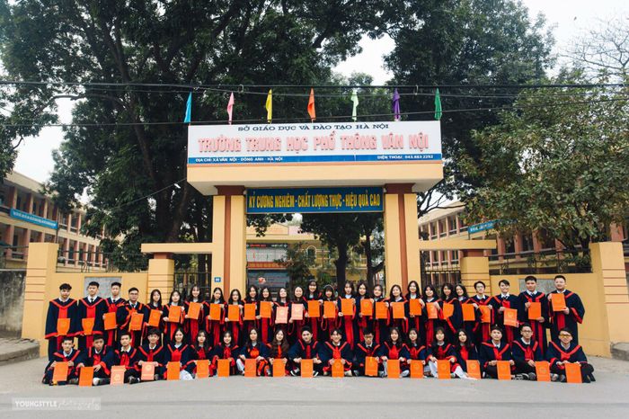 Khuôn viên xanh mát của THPT Vân Nội