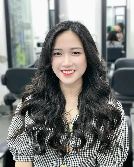 Salon Lý Cương - Nghệ thuật tạo kiểu qua từng đường cắt