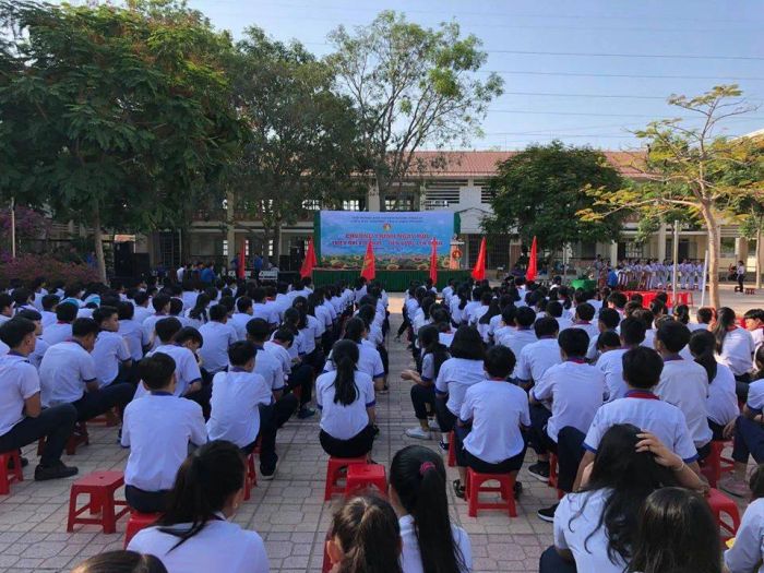 Khuôn viên xanh mát của THCS Hiệp Phước