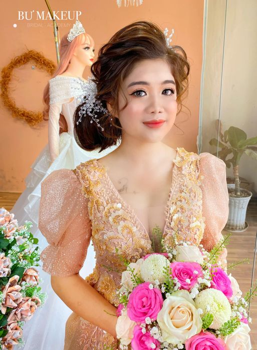 Tuyệt tác trang điểm cô dâu đậm chất hiện đại từ Bư Wedding