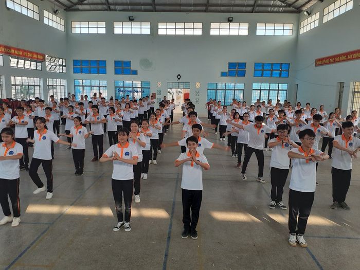 Ảnh 1 - THPT Chuyên Chu Văn An với khuôn viên khang trang và hiện đại