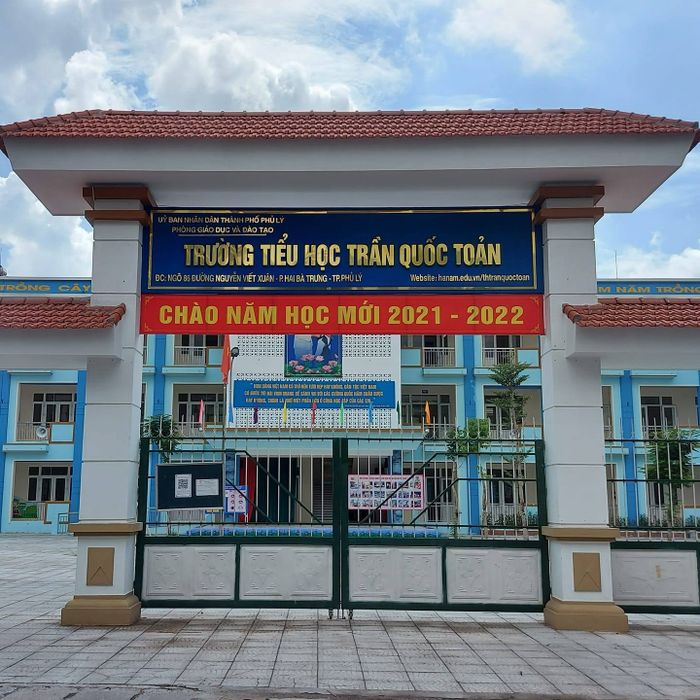 Hình ảnh đầu tiên về Trường Tiểu học Trần Quốc Toản - Không gian học tập lý tưởng với đầy đủ tiện nghi hiện đại