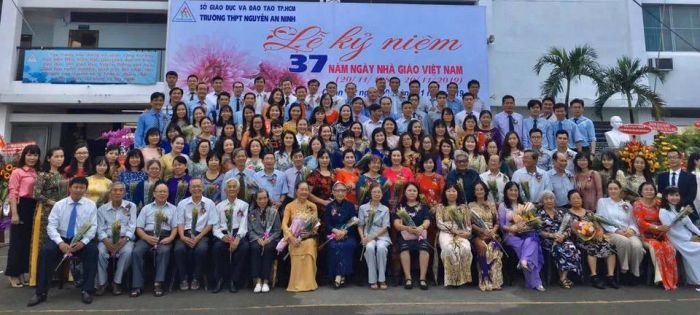 Hình ảnh giờ học tiếng Anh với giáo viên bản ngữ tại trường