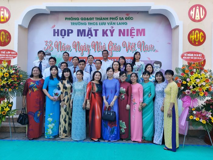 Hình ảnh học sinh Trường THCS Lưu Văn Lang trong giờ học thực hành