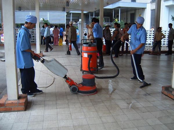 Hình ảnh thực tế thi công vệ sinh công nghiệp của Ngọc Gia Phong