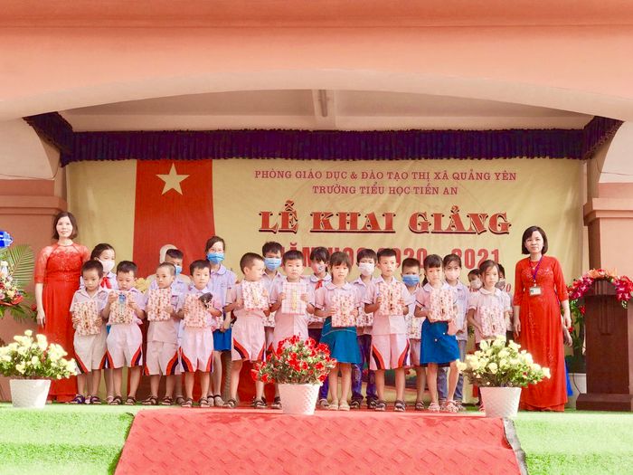 Hình ảnh Trường Tiểu học Tiền An - Ngôi trường xinh đẹp với kiến trúc khang trang giữa màu xanh cây lá.