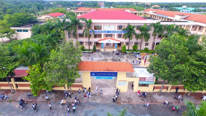 Toàn cảnh ấn tượng Trường THPT Chơn Thành