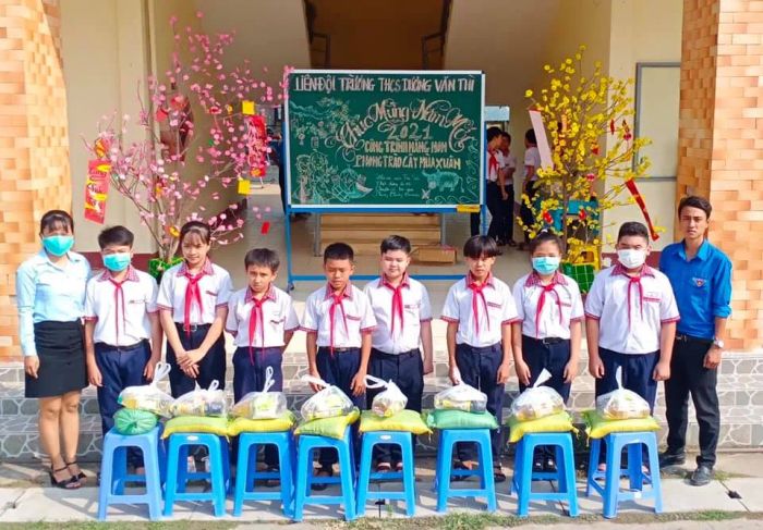 Khuôn viên xanh mát của Trường THCS Dương Văn Thì