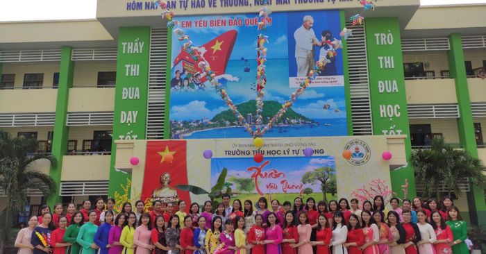 Cơ sở vật chất hiện đại và không gian xanh tại Trường Tiểu Học Lý Tự Trọng