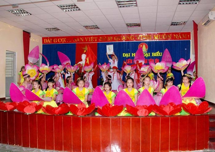 Hình ảnh ấn tượng về Trường Tiểu học Trần Văn Ơn - Không gian xanh mát