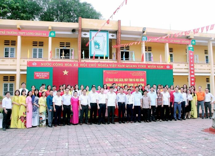 Khuôn viên THPT Long Châu Sa - Nơi ươm mầm tri thức và đam mê