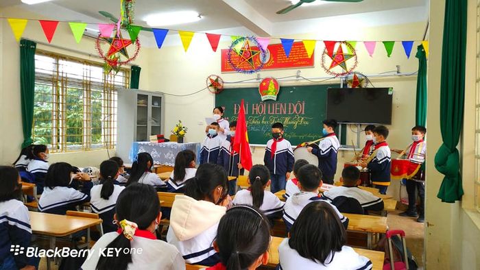 Khoảnh khắc học sinh Trường Tiểu học Trần Hưng Đạo tham gia hoạt động ngoại khóa sôi nổi