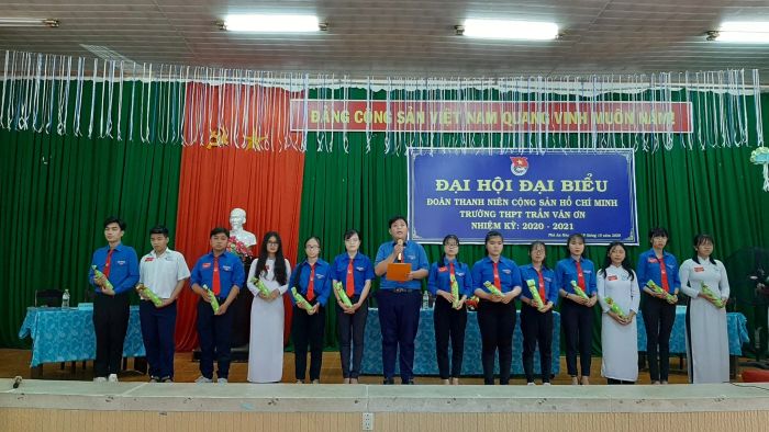 Hình ảnh nổi bật về ngôi trường THPT Trần Văn Ơn