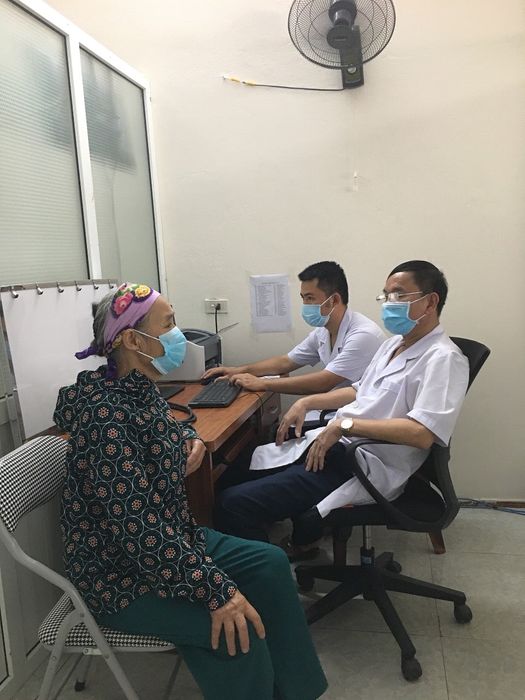 Hình ảnh đội ngũ y bác sĩ tại Phòng Khám Quân Thắng