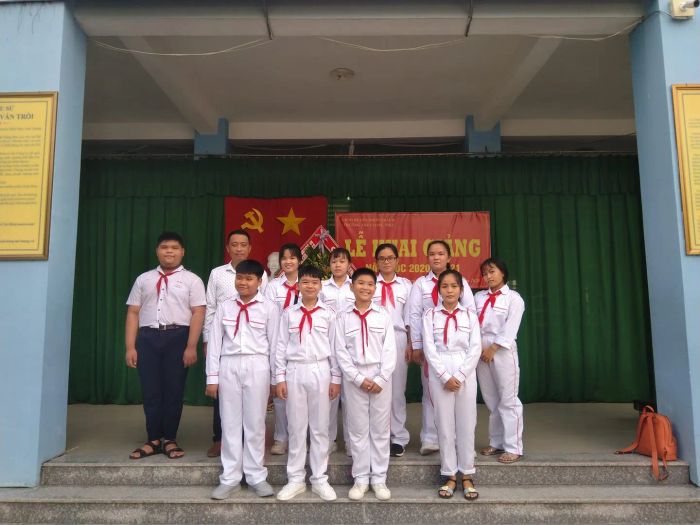 Hình ảnh khuôn viên xanh mát của Trường THCS Long Thọ