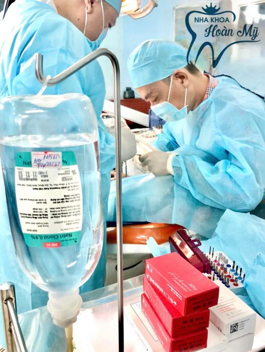Không gian sang trọng và hệ thống máy Piezotome hiện đại tại Nha Khoa Hoàn Mỹ