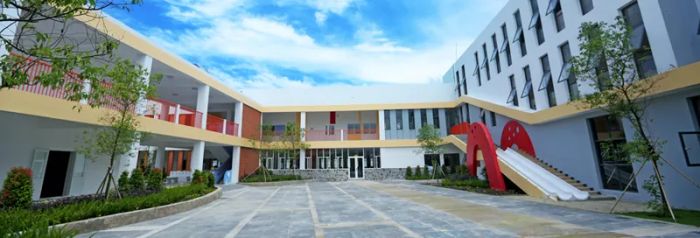 Khuôn viên hiện đại của Trường Tiểu học Tổ Ong Vàng (Ảnh 1)