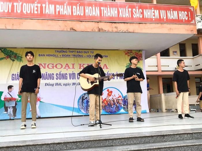 Hình ảnh Trường THPT Đào Duy Từ - Mái trường giàu truyền thống, nơi thắp sáng những ước mơ và hoài bão