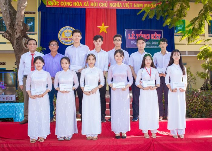Toàn cảnh Trường THPT Bình Sơn - Ngôi trường truyền thống