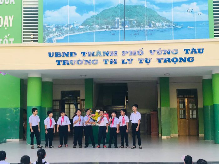 Những giờ học sáng tạo và hoạt động ngoại khóa bổ ích tại Trường Tiểu Học Lý Tự Trọng