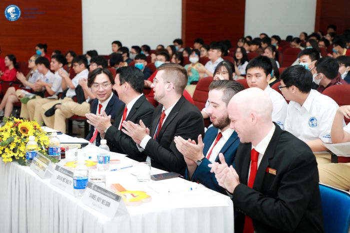 Hình ảnh hoạt động ngoại khóa sôi nổi của học sinh Á Châu