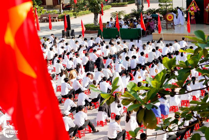 Trường THPT Lệ Thủy ảnh 2 - Khung cảnh đẹp, mang đậm dấu ấn của một ngôi trường lâu đời