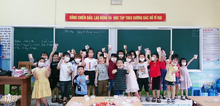 Khoảnh khắc học tập đầy cảm hứng của học sinh trường Nguyễn Bỉnh Khiêm