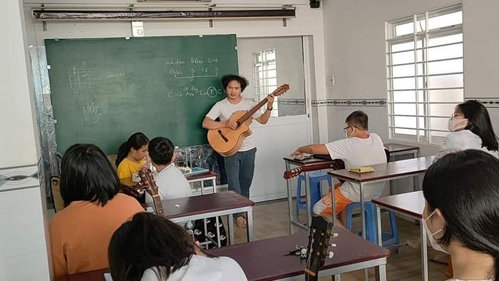 Hình ảnh lớp học đầy cảm hứng tại Song Ân Music