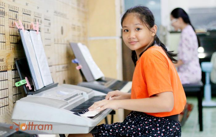Hình ảnh lớp học piano chuyên nghiệp tại Nốt Trầm Music School