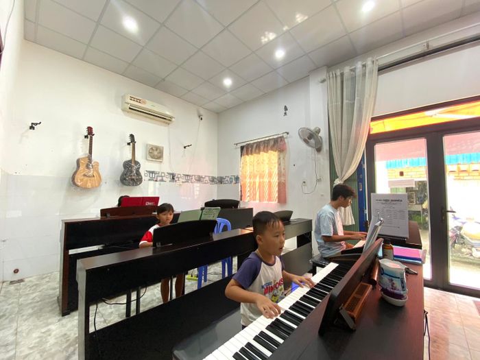 Lớp nhạc Trần Nguyên - Không gian sáng tạo và đam mê (Ảnh 2)