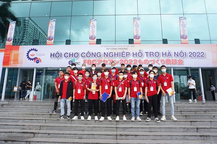 Hình ảnh sinh viên HHT trong giờ thực hành chuyên ngành