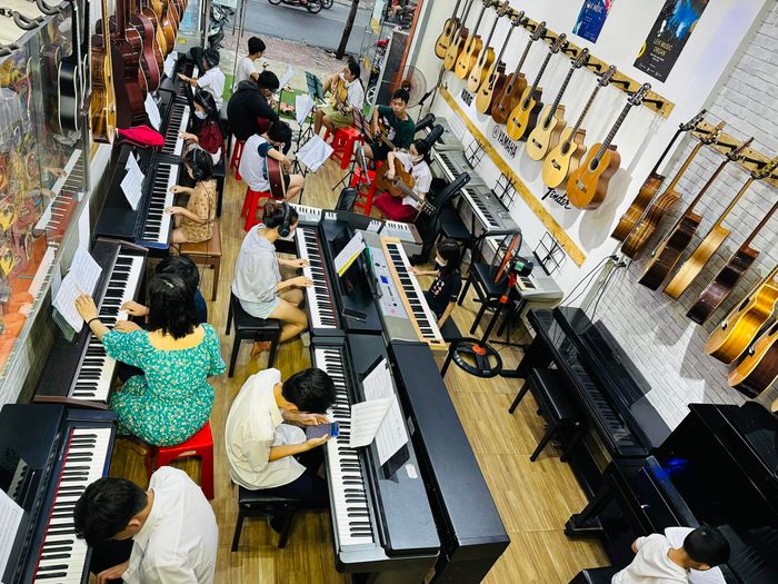 Levi Music School qua góc nhìn nghệ thuật - Bộ ảnh độc đáo khắc họa không gian đào tạo âm nhạc chuyên nghiệp và đầy sáng tạo.