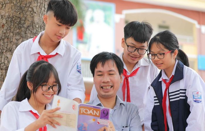 Ảnh minh họa: Khoảnh khắc thầy trò ấm áp
